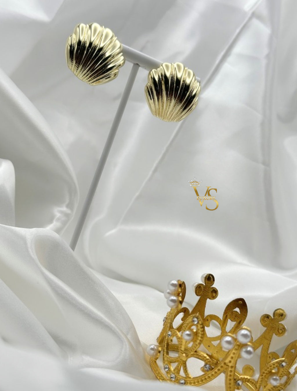 Valdes Luxury Shell Stud Earrings – 14K Gold Plated