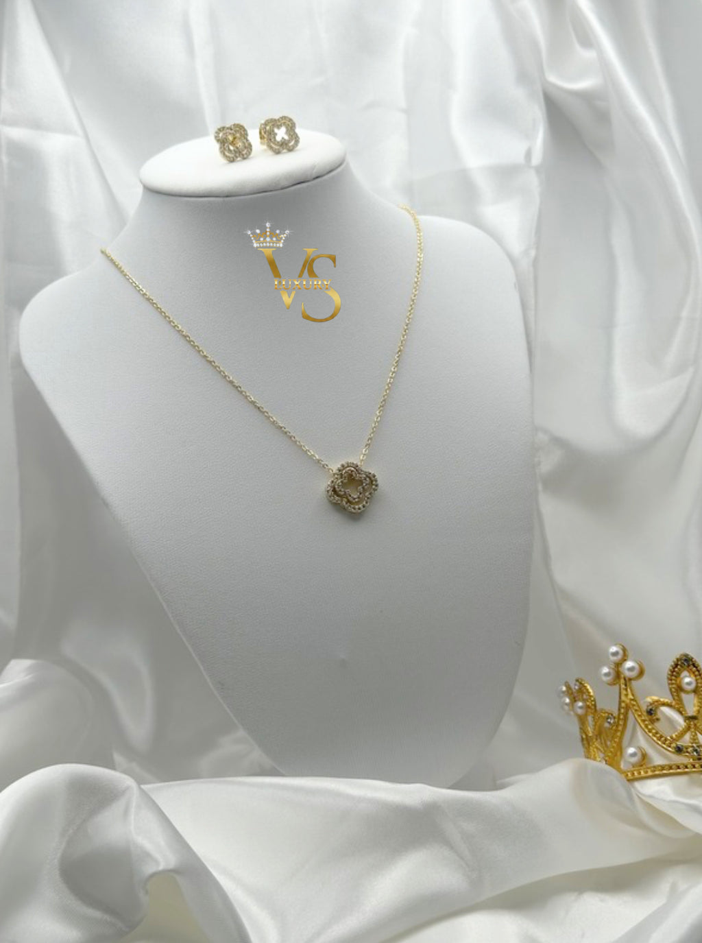 Valdes Luxury Clover Zirconia Jewelry Set – 14K Gold Plated Laminated Necklace and Earrings