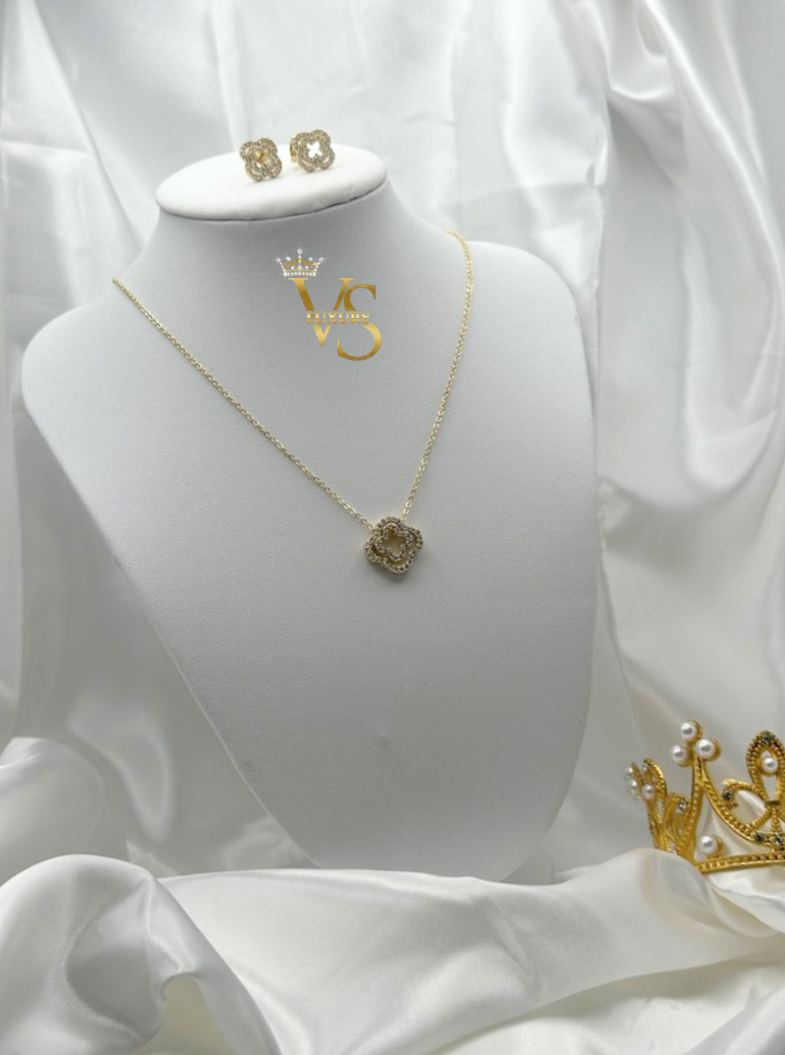 Valdes Luxury Clover Zirconia Jewelry Set – 14K Gold Plated Laminated Necklace and Earrings