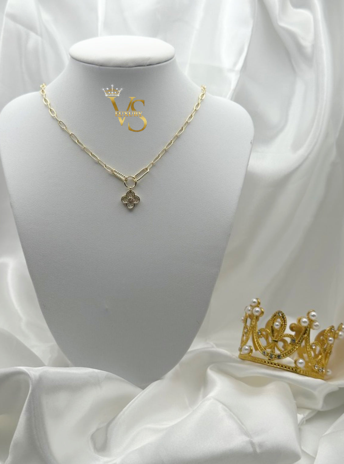 Valdes Luxury Flower Pendant Necklace – 14K Gold Plated Laminated Jewelry