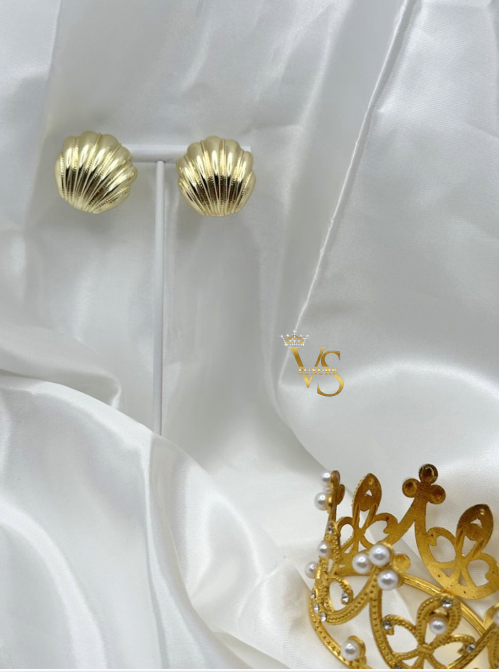 Valdes Luxury Shell Stud Earrings – 14K Gold Plated