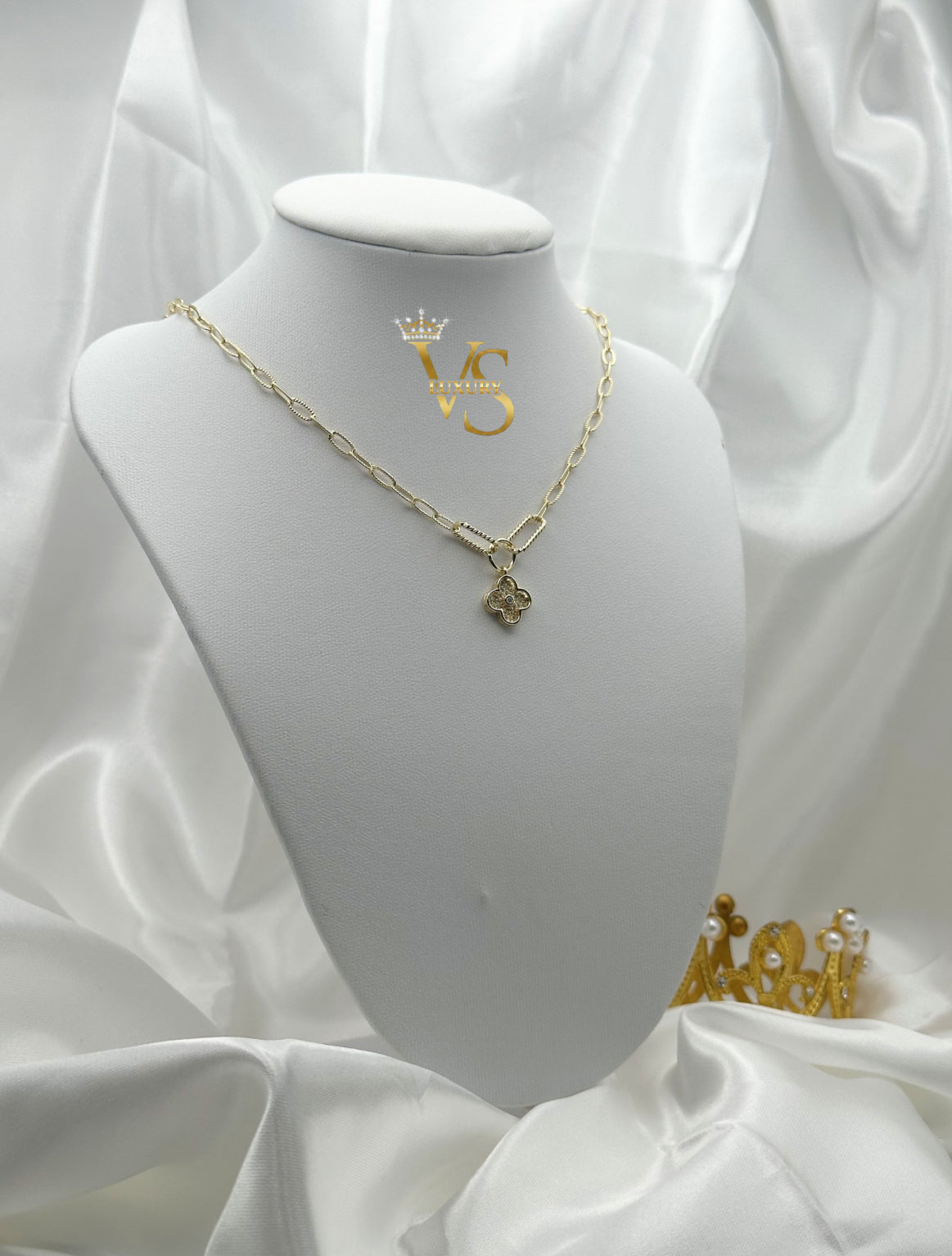 Valdes Luxury Flower Pendant Necklace – 14K Gold Plated Laminated Jewelry