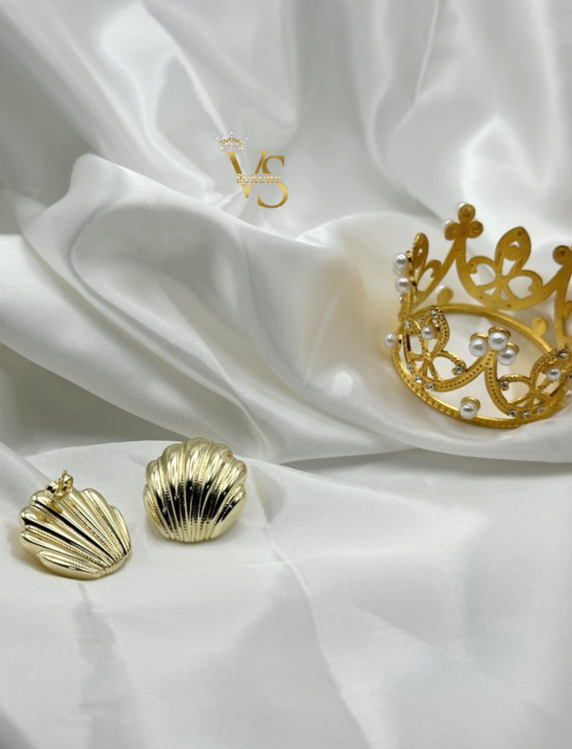 Valdes Luxury Shell Stud Earrings – 14K Gold Plated