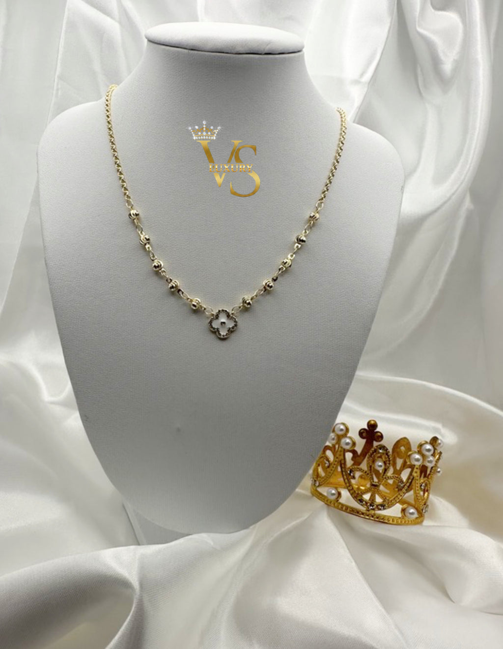 Valdes Luxury Clover Pendant Necklace – 14K Gold Plated Laminated Jewelry