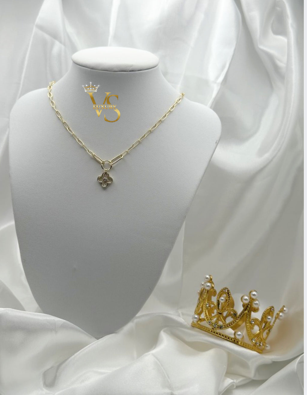 Valdes Luxury Flower Pendant Necklace – 14K Gold Plated Laminated Jewelry