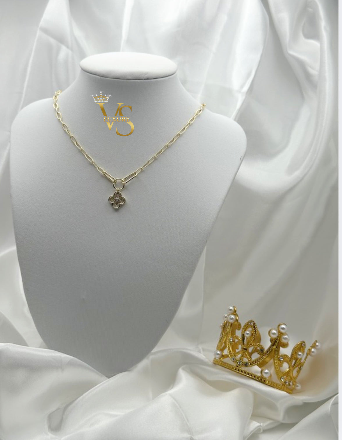 Valdes Luxury Flower Pendant Necklace – 14K Gold Plated Laminated Jewelry