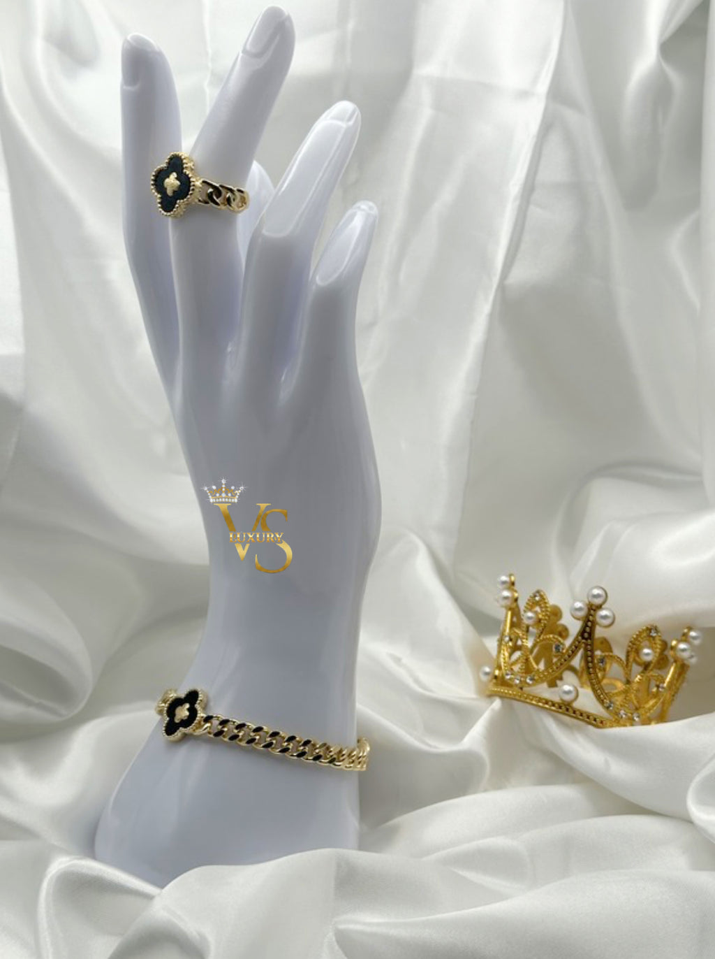 Valdes Luxury Black Floral Bracelet & Ring Set – 14K Gold Plated