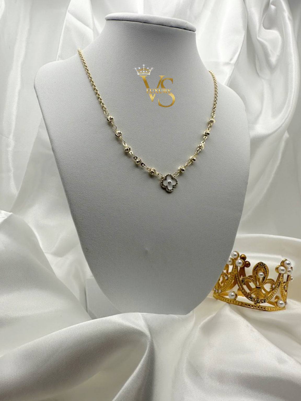 Valdes Luxury Clover Pendant Necklace – 14K Gold Plated Laminated Jewelry