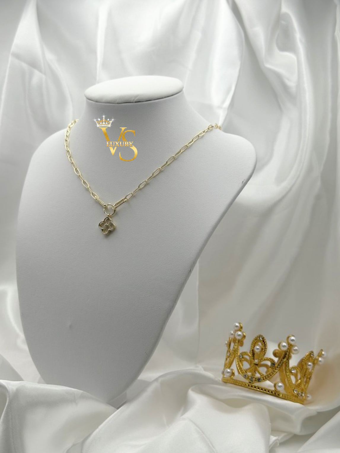 Valdes Luxury Flower Pendant Necklace – 14K Gold Plated Laminated Jewelry