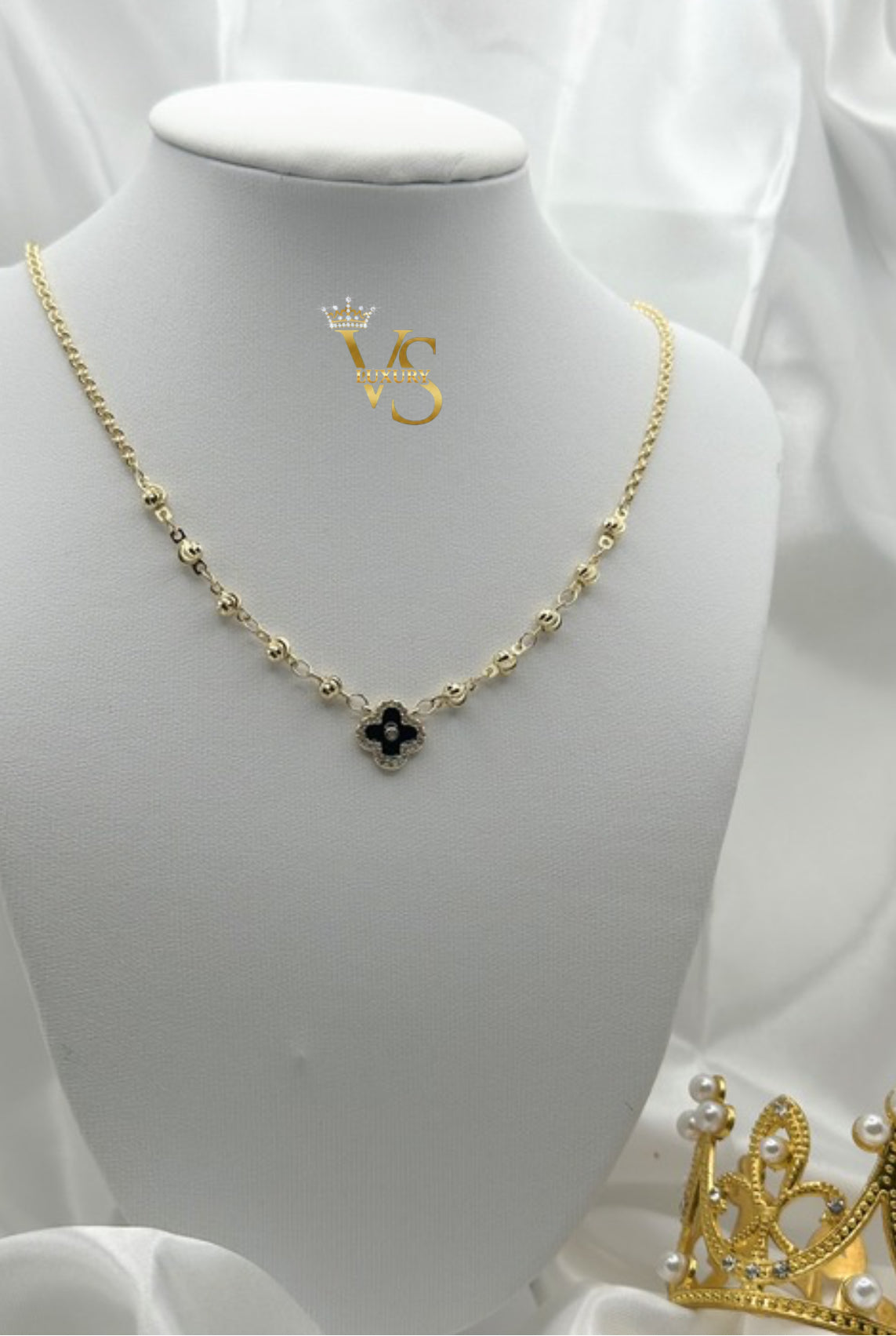 Valdes Luxury Black Clover Pendant Necklace – 14K Gold Plated Laminated Jewelry